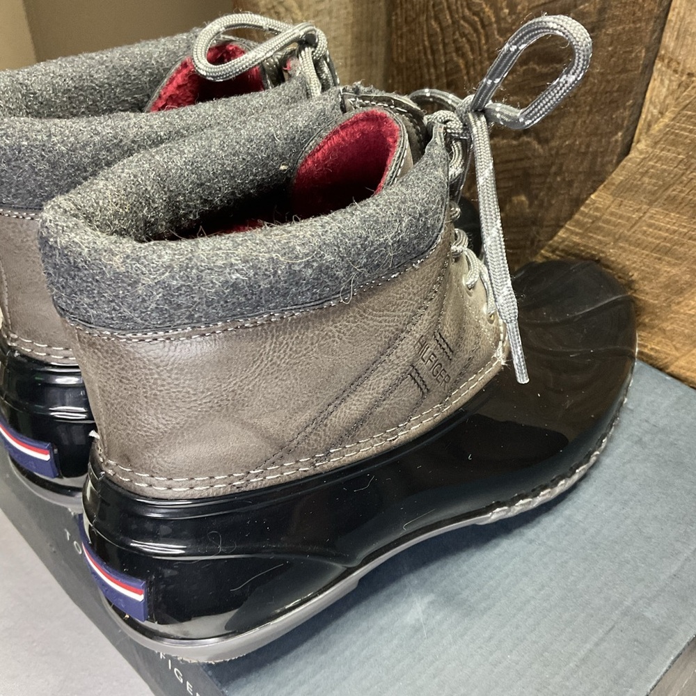 Tommy Hilfiger Womens Henree 2 Duck Boots Stylish & Comfy Size 9 Black/Gray - Picture 5 of 10